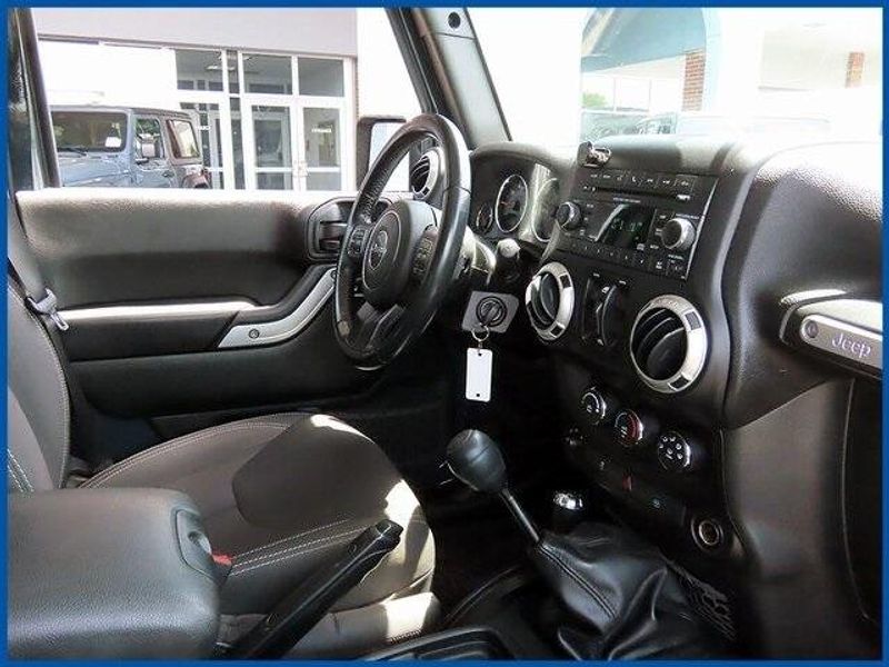 2017 Jeep Wrangler Unlimited SaharaImage 8