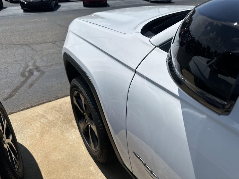 New 2025 Jeep Grand Cherokee L Limited 4x4Image 12