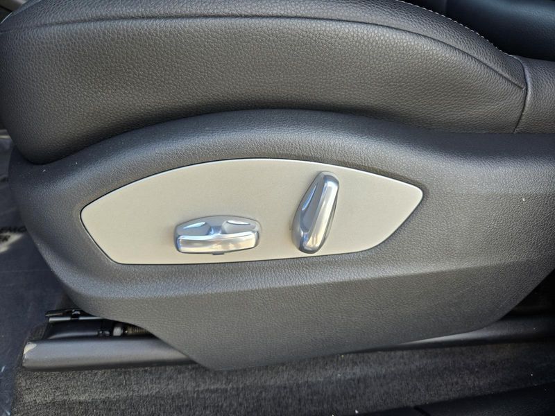 2016 Porsche Macan S photo 19
