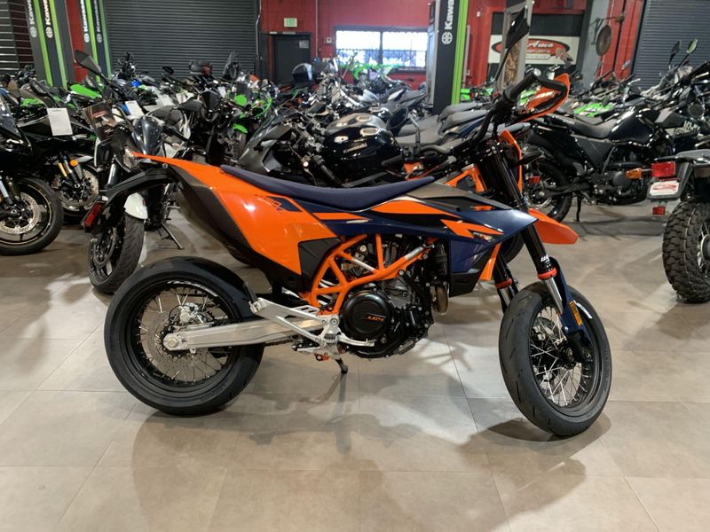 New 2026 KTM 690 SMC R Image 9