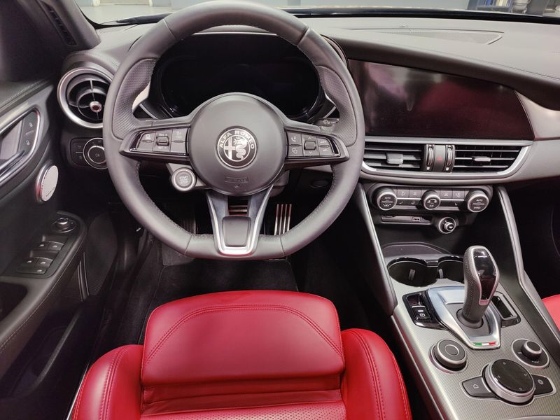 2024 Alfa Romeo Giulia Veloce Premium Q4 AWD w/Sunroof/NavImage 20