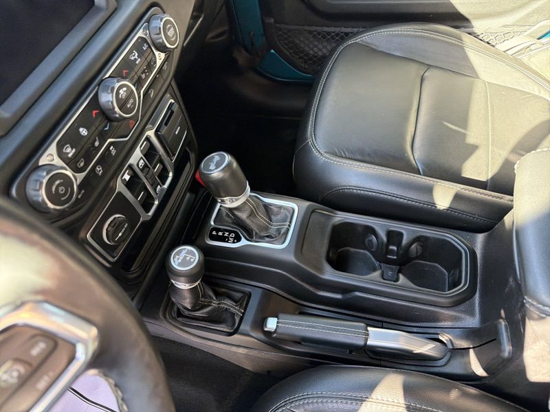 Used 2020 Jeep Wrangler Unlimited SaharaImage 26