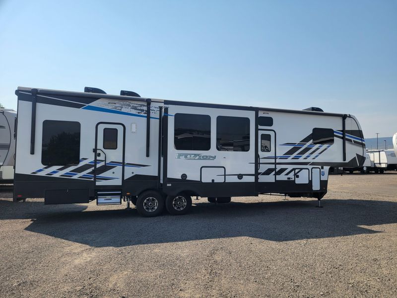 Used 2021 KEYSTONE RV FUZION 373 Image 5