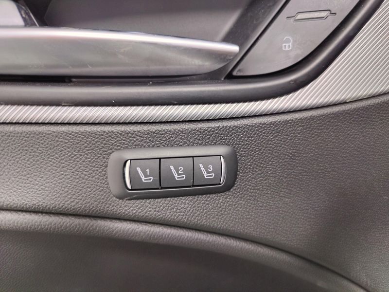 2024 Alfa Romeo Stelvio Ti AWD w/Sunroof/NavImage 18