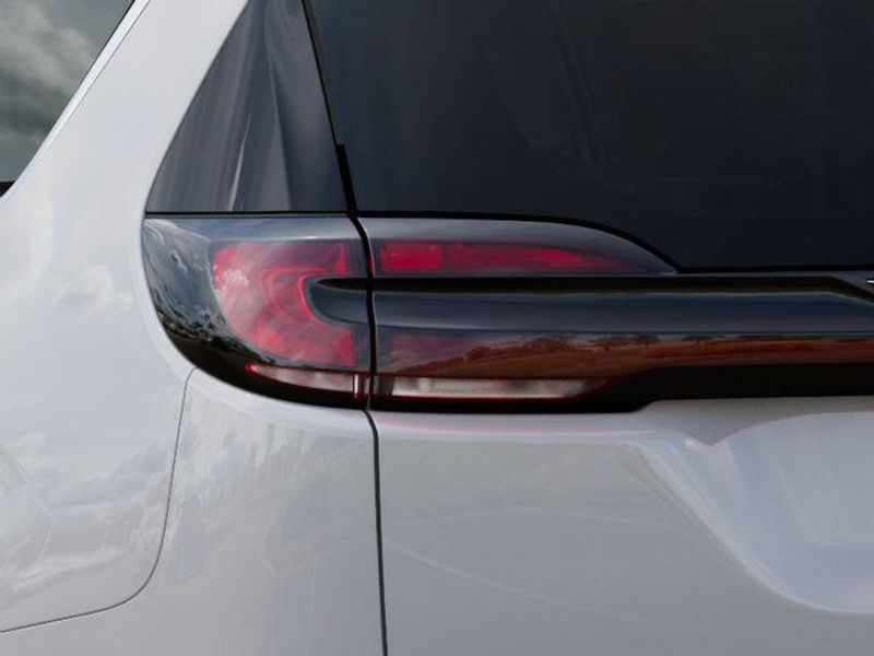 New 2027 Chrysler Pacifica SelectImage 9