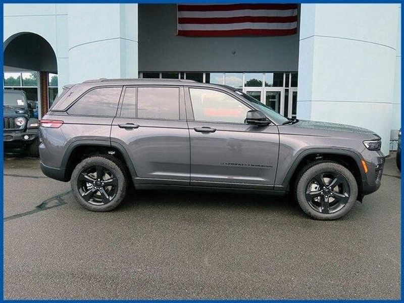 New 2025 Jeep Grand Cherokee LimitedImage 2