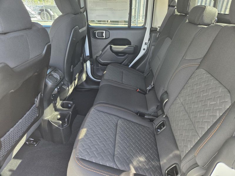 New 2026 Jeep Gladiator Mojave 4x4