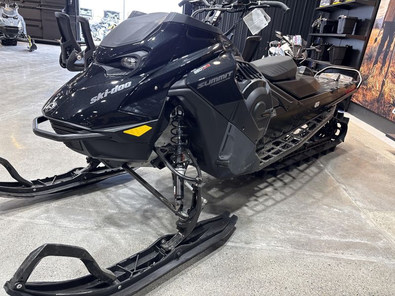 New 2026 Ski-Doo SUMMIT ADRENALINE 850 ETEC 