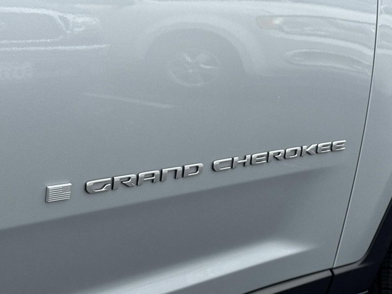 New 2026 Jeep Grand Cherokee L Laredo 4x2