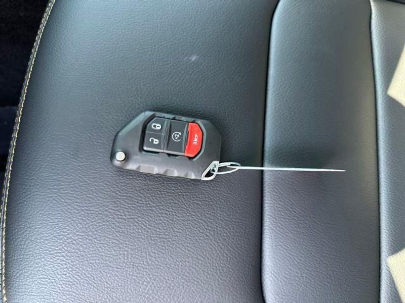 2025 Jeep Gladiator High Tide 4x4