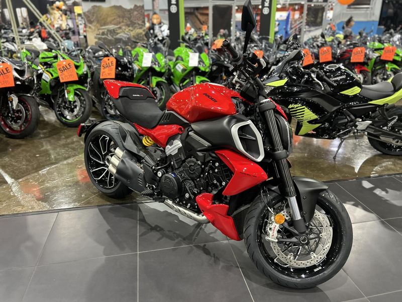 New 2025 Ducati DIAVEL V4 Image 4