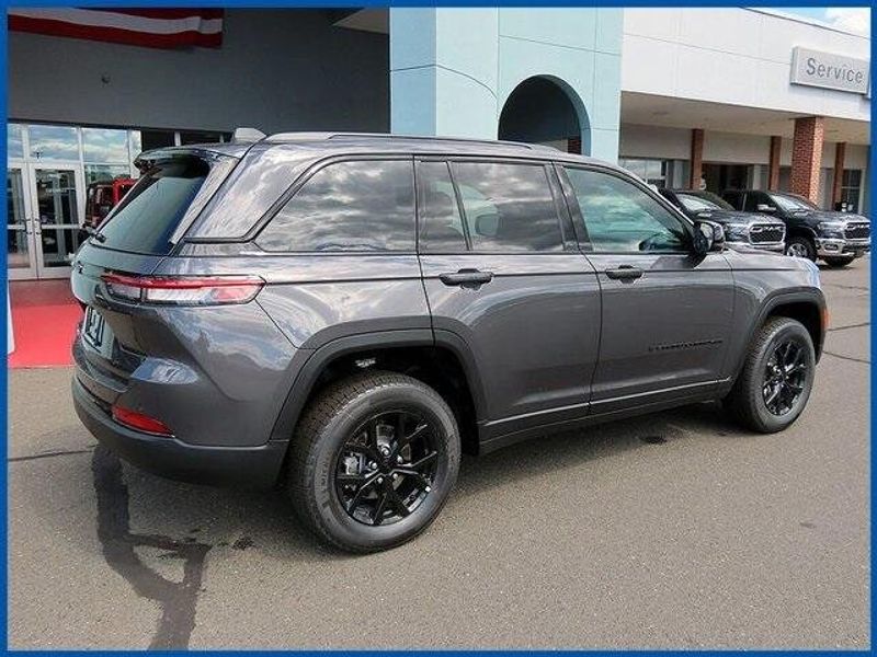 New 2025 Jeep Grand Cherokee Image 7