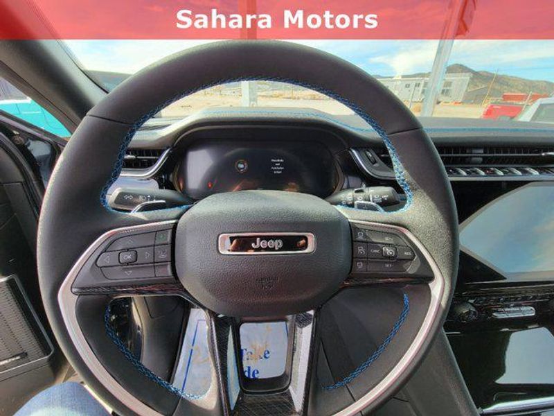 2024 Jeep Cherokee Trailhawk 4xe photo 4