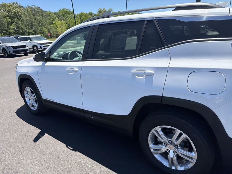 Used 2022 GMC Terrain SLEImage 16