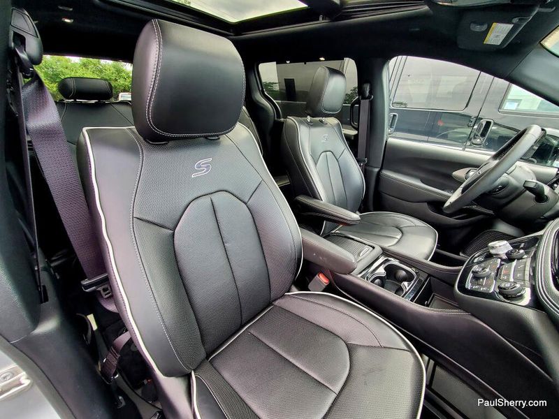 Used 2024 Chrysler Pacifica Limited S