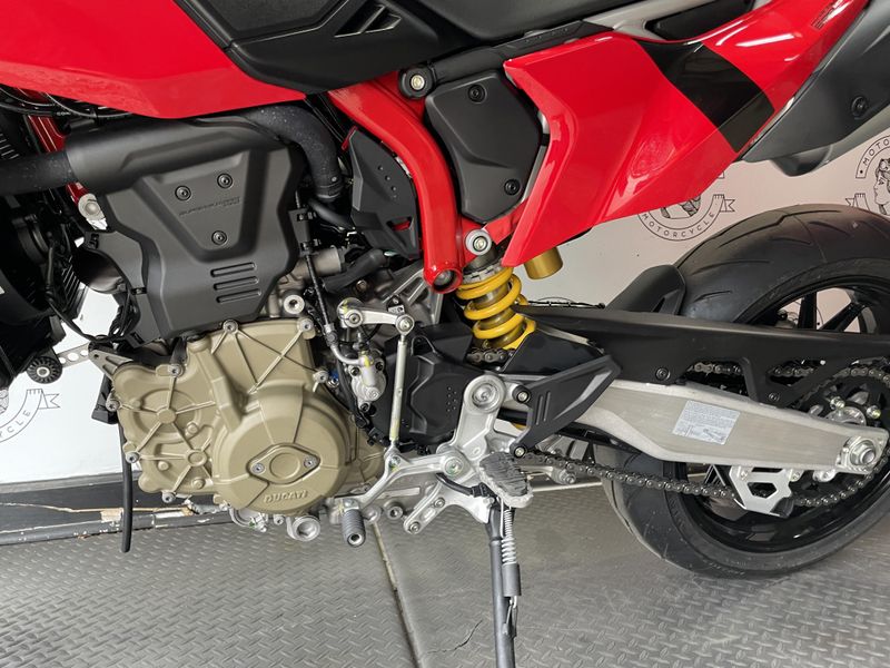 2025 Ducati HYPERMOTARD 698