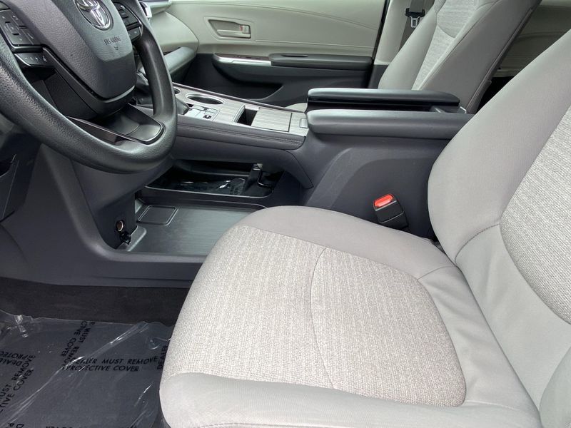 2024 Toyota Sienna LEImage 19