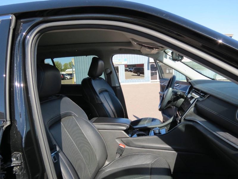 Used 2021 Jeep Grand Cherokee L Limited 4x4 4dr SUVImage 34