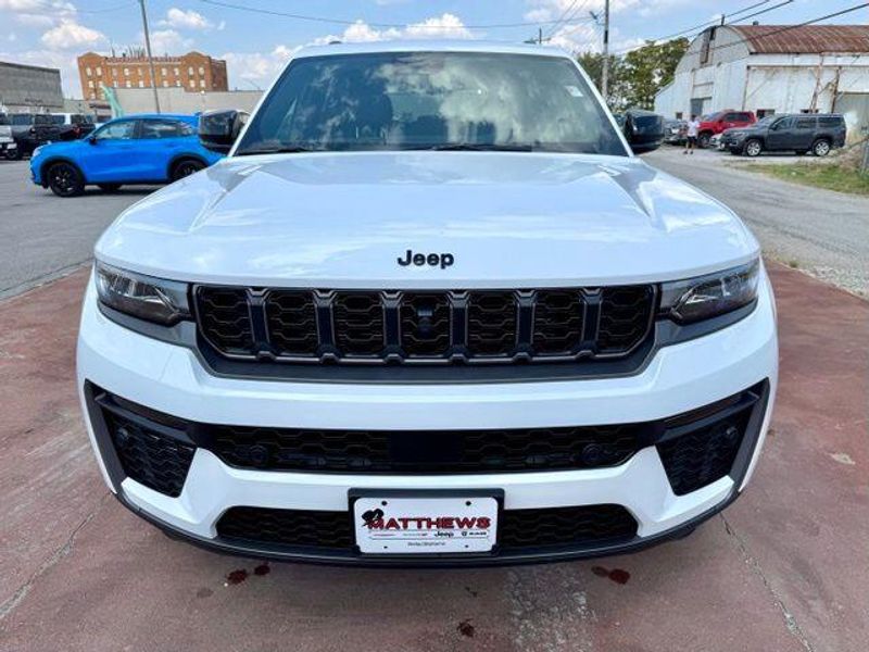 New 2026 Jeep Grand Cherokee 85th Anniversary Edition 4x4Image 2