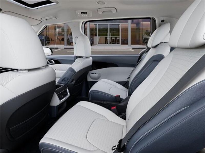 2025 Kia Carnival Hybrid SX PrestigeImage 18
