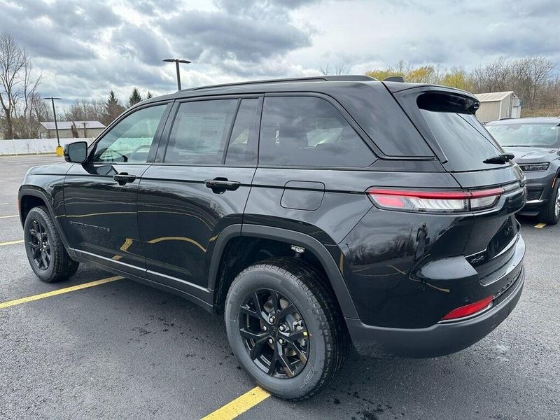 2025 Jeep Grand Cherokee Altitude X 4x4Image 10
