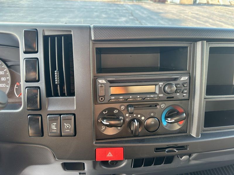2025 Isuzu NPR photo 12