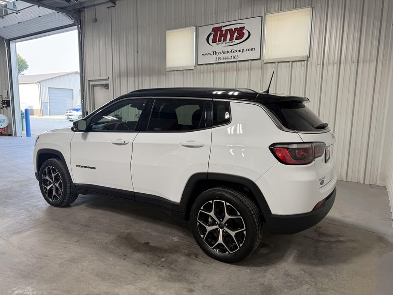 Used 2025 Jeep Compass LimitedImage 13