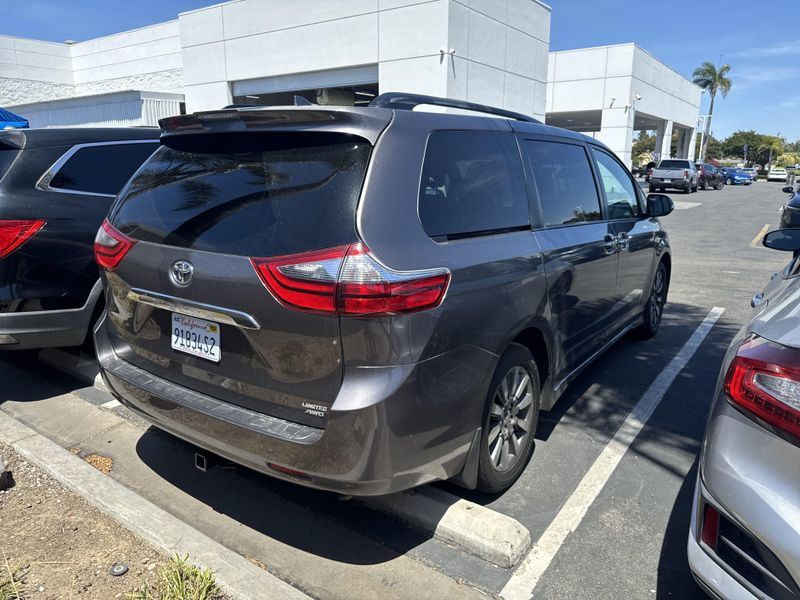 Used 2020 Toyota Sienna LimitedImage 4