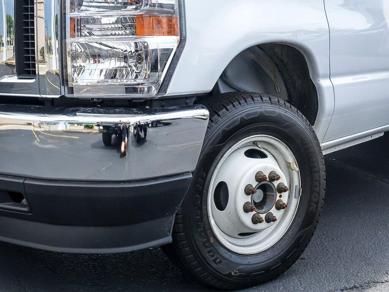 2024 Ford E-350 photo 4