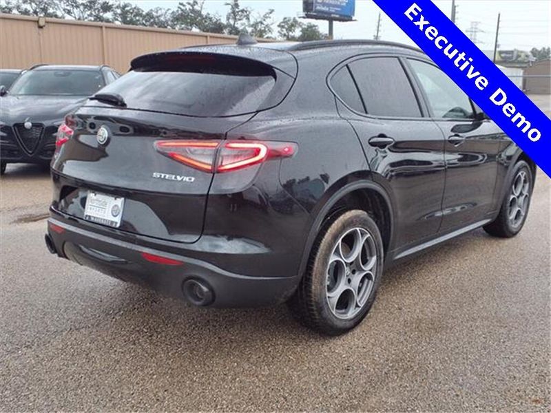 2025 Alfa Romeo Stelvio Image 6