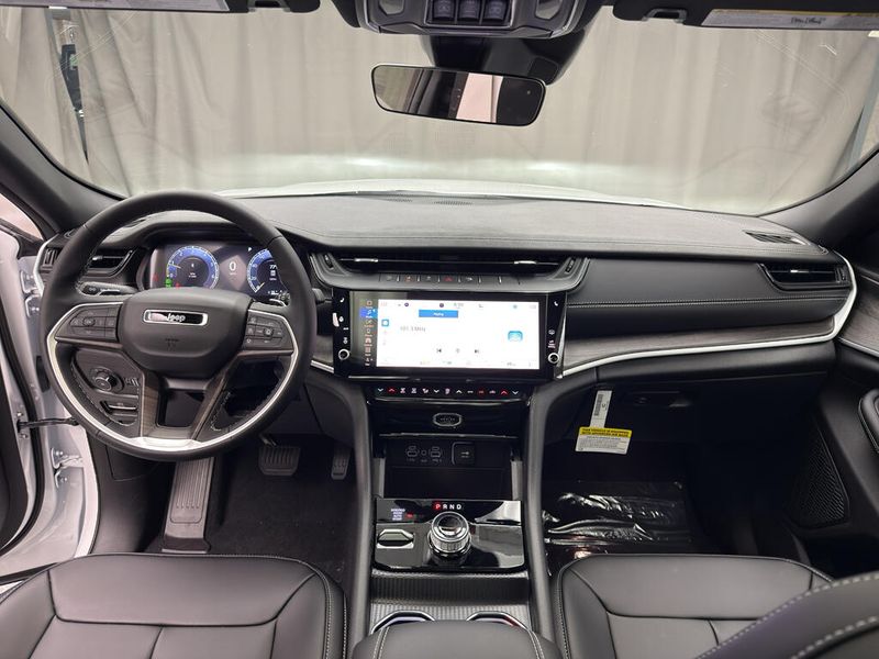 New 2026 Jeep Grand Cherokee Limited 4x4Image 8