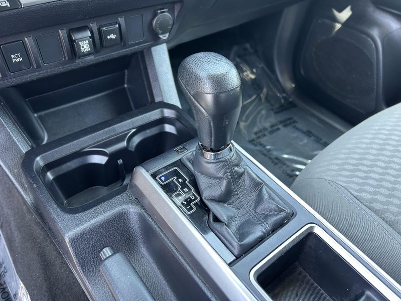 Used 2022 Toyota Tacoma SR5Image 24