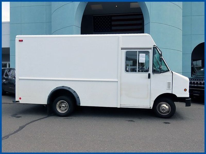 2011 Ford E-350 Stripped BaseImage 2