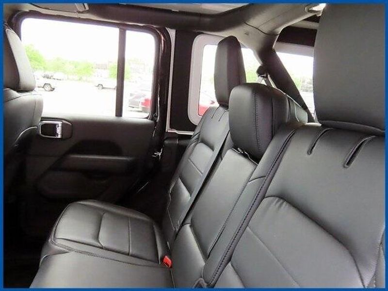 2021 Jeep Wrangler Unlimited Sahara AltitudeImage 10