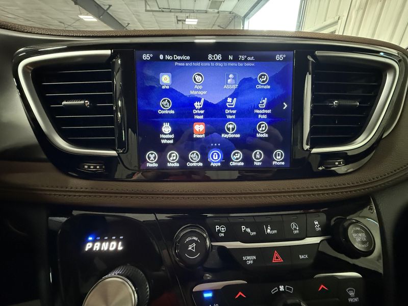 Used 2017 Chrysler Pacifica LimitedImage 28