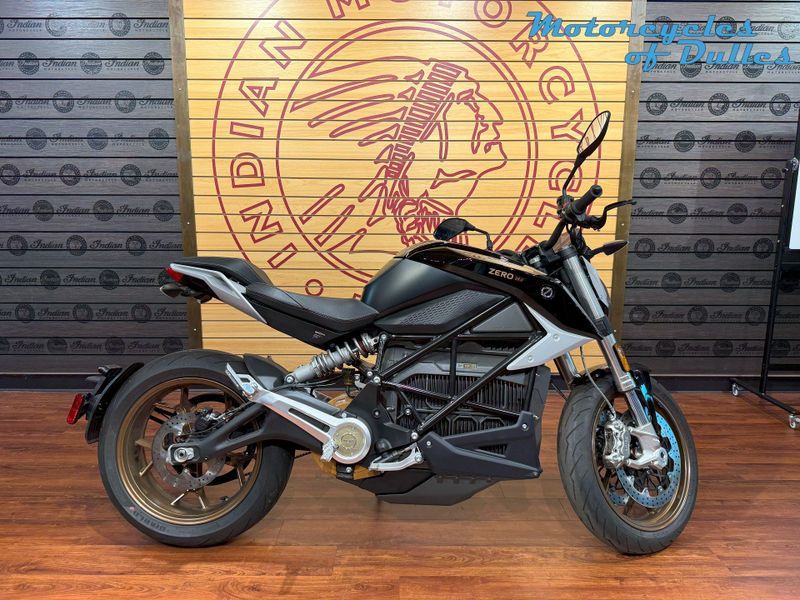 2023 Zero SR/F in a Jet Black - Gold exterior color. Motorcycles of Dulles 571.934.4450 motorcyclesofdulles.com 
