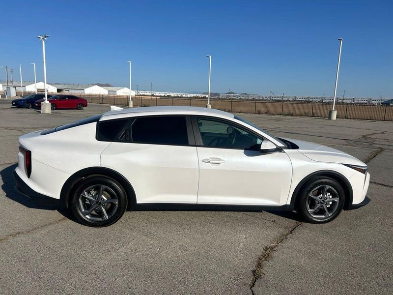 Used 2025 Kia K4 LXSImage 2