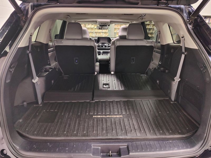2021 Toyota Highlander Hybrid XLE AWD w/Sunroof/NavImage 14