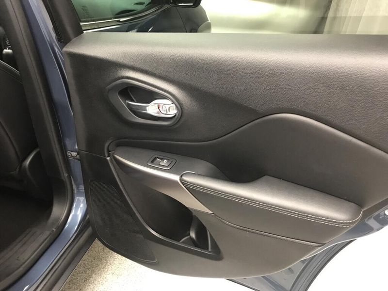 Used 2021 Jeep Cherokee LimitedImage 23