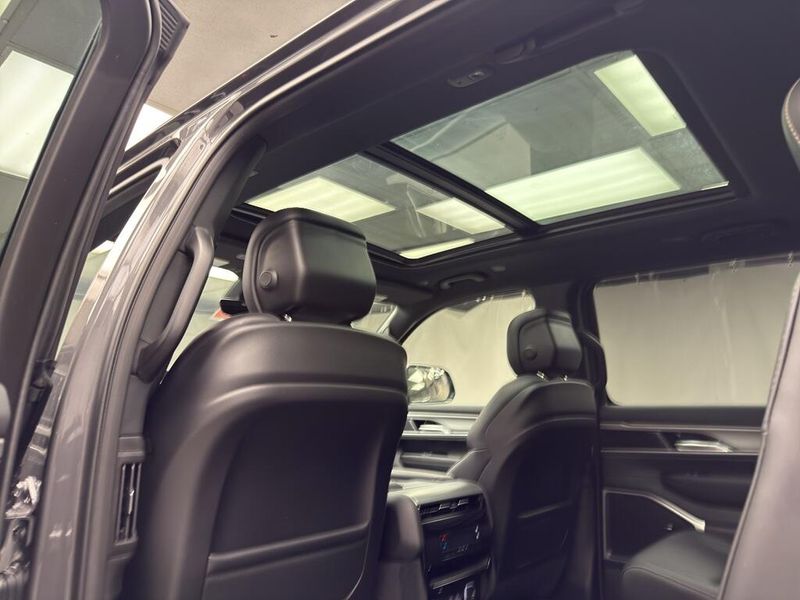 2026 Jeep Grand Wagoneer 4x4Image 15