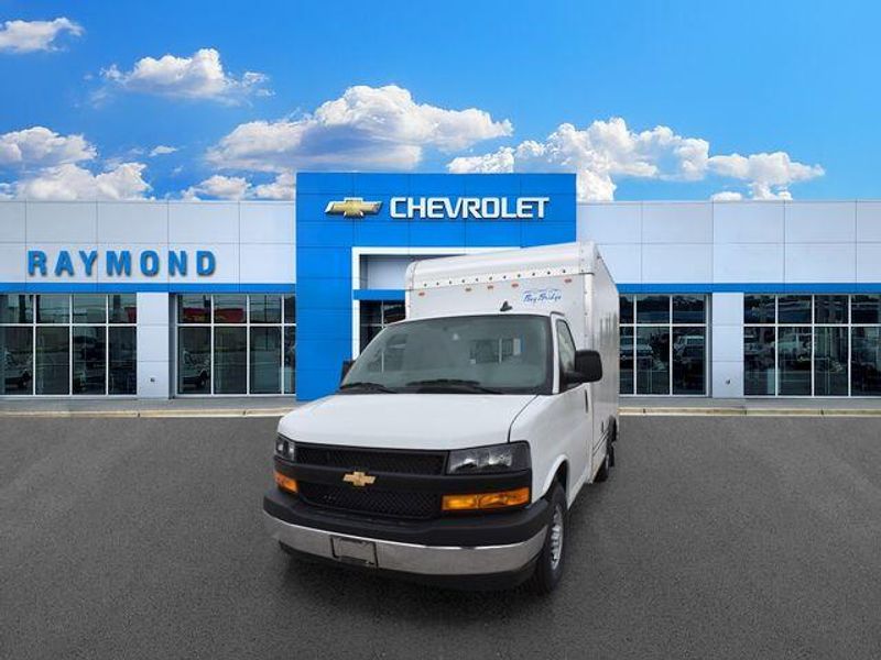 New 2026 Chevrolet Express 3500 Work VanImage 8