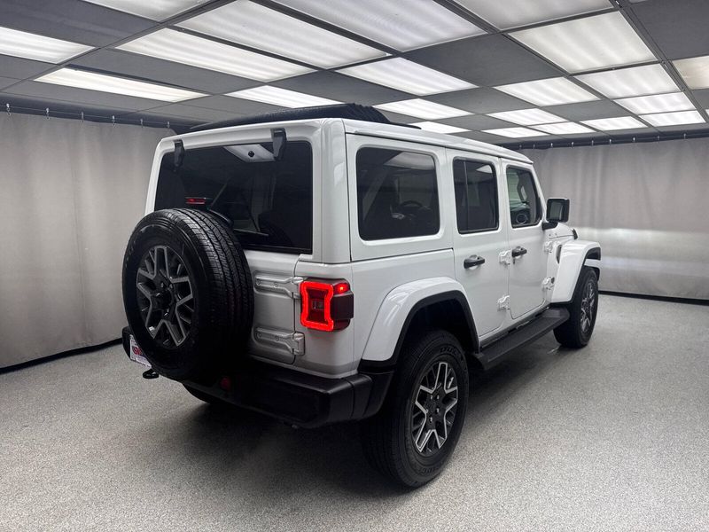 2025 Jeep Wrangler 4-door SaharaImage 3