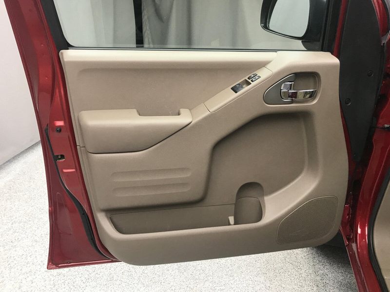 2015 Nissan Frontier SVImage 3