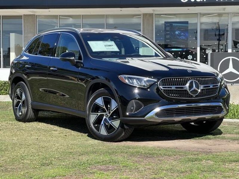 2024 Mercedes-Benz GLC 300Image 2