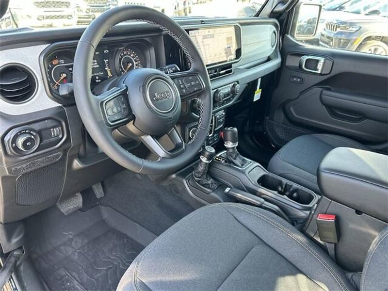 New 2025 Jeep Wrangler 4-door WillysImage 18