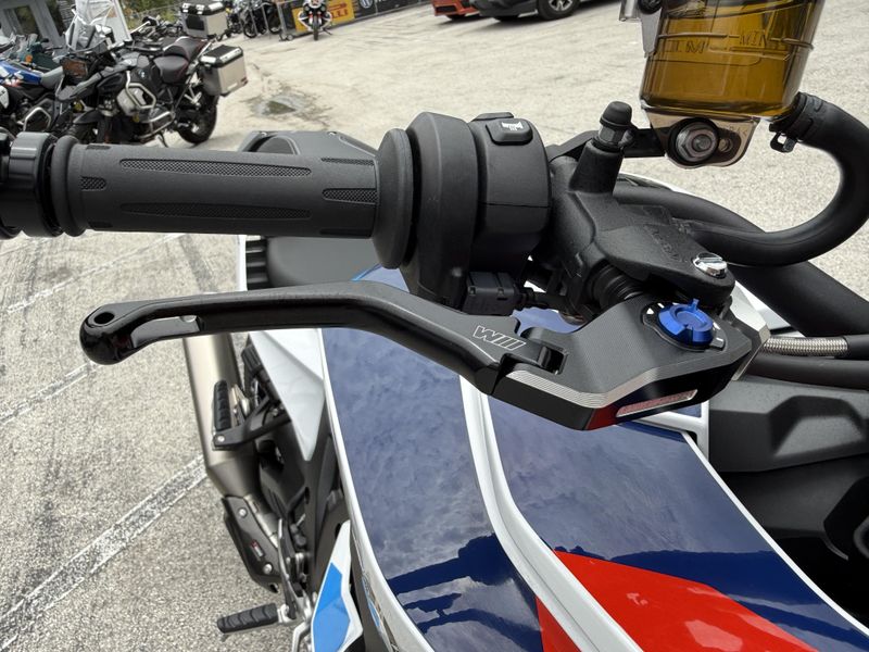 2025 BMW M 1000 XR 