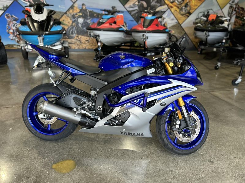Used 2016 Yamaha YZF-R6 Image 4