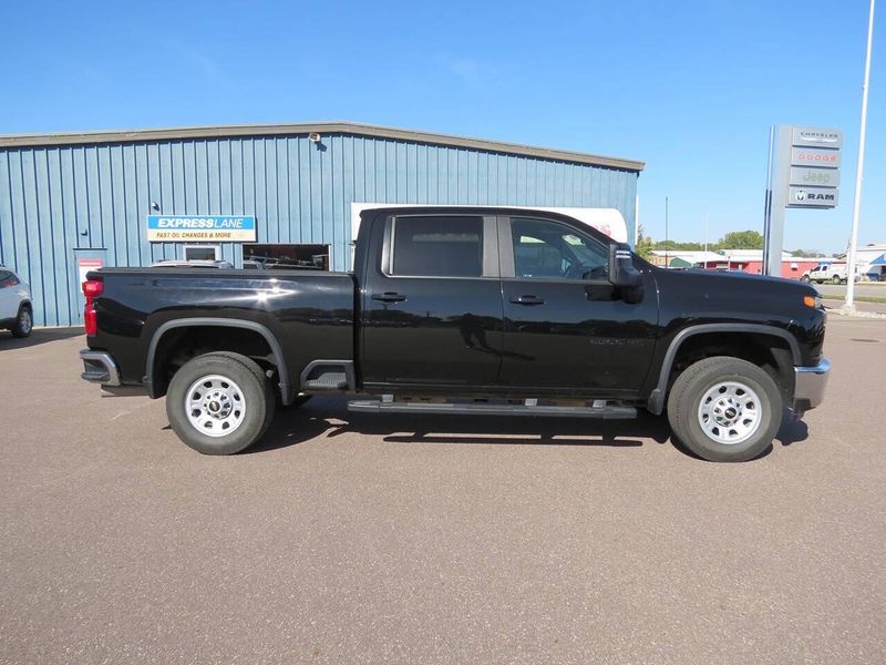 Used 2022 Chevrolet Silverado 2500HD LT 4x4 4dr Crew Cab SBImage 1