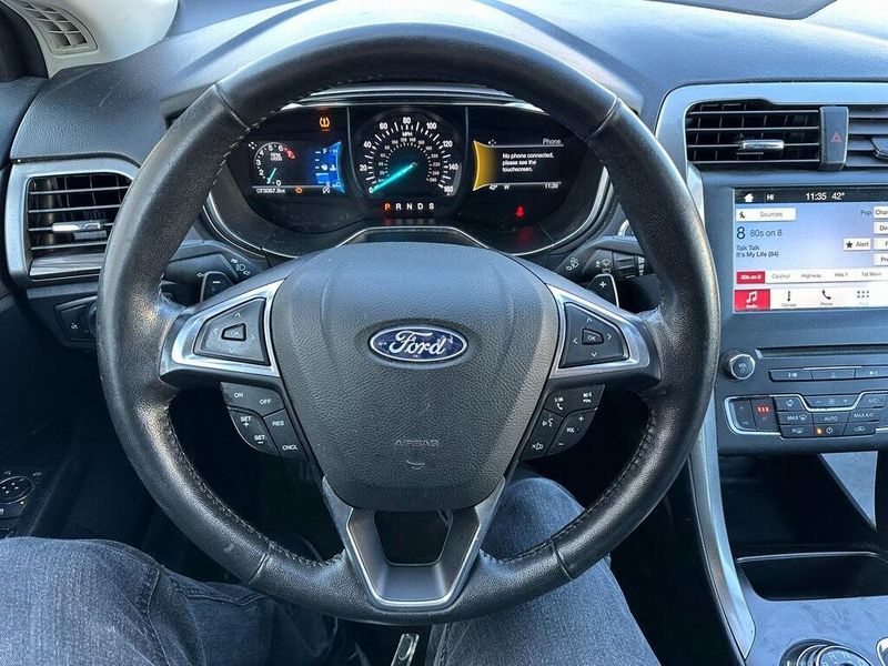 2018 Ford Fusion SEImage 2