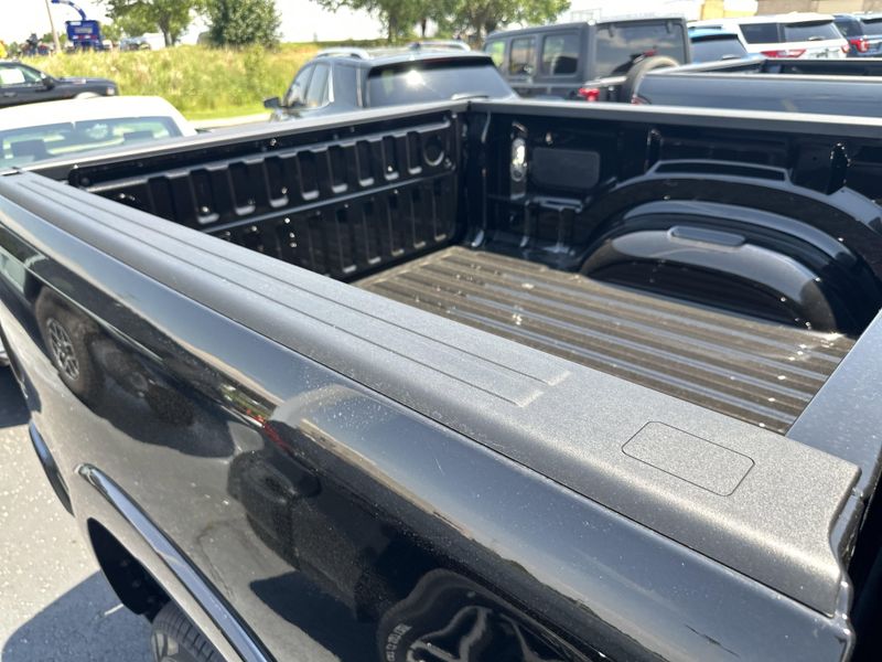 New 2025 RAM 1500 Laramie Crew Cab 4x4 5